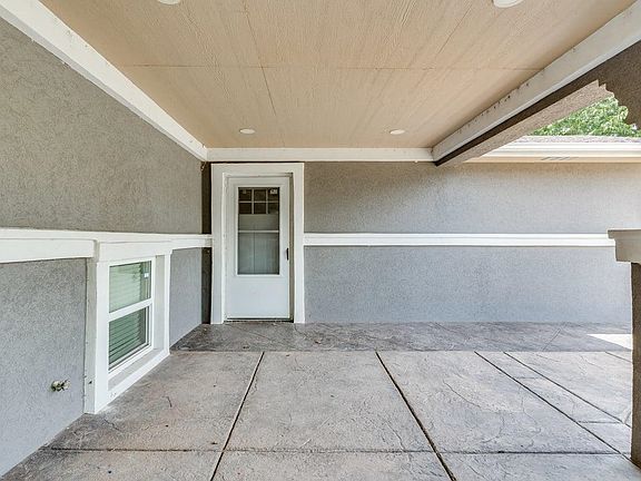 3rd image of 3013 W Hadden Ave