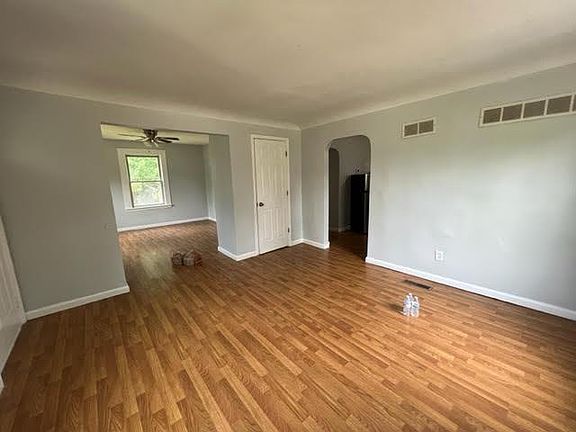 3rd image of 2412 Gass Ave