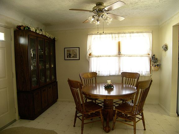 4th image of 1177 Meadowbrook Blvd