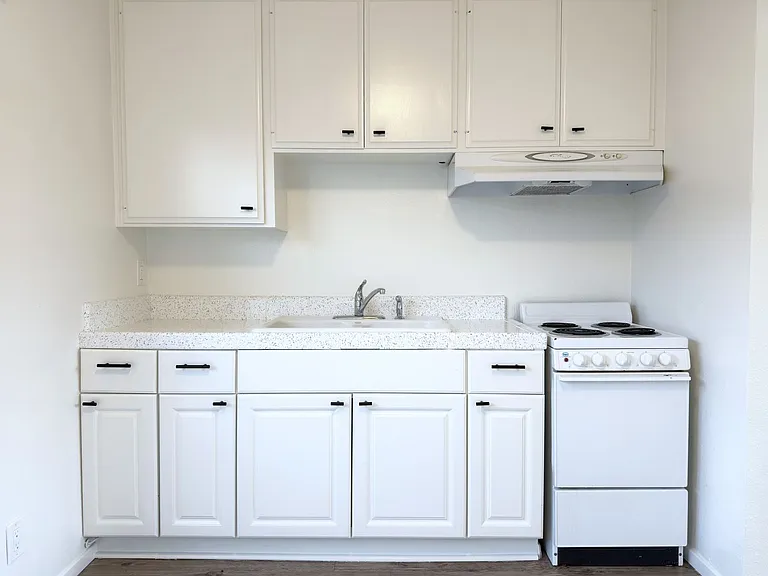 1026 S Tremont St S #8 — Photo 5