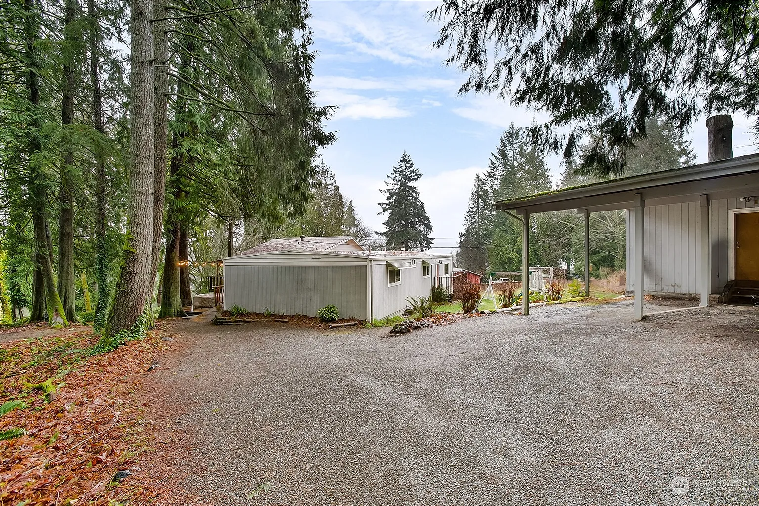 15596 Sunny Cove Drive SE photo 1