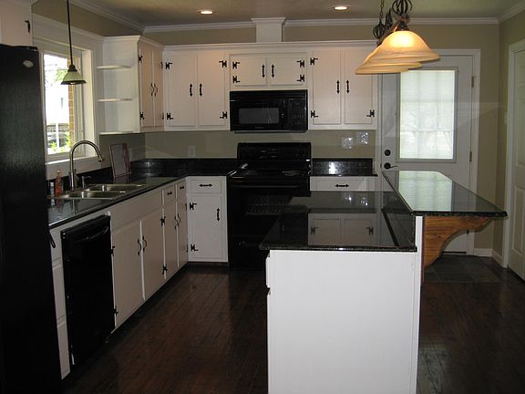 3rd image of 2149 Pascagoula St