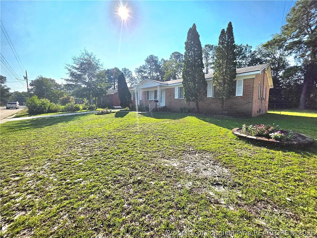 3 bed, 1.5 bath, 1456 sqft, $1,450 — Photo 2