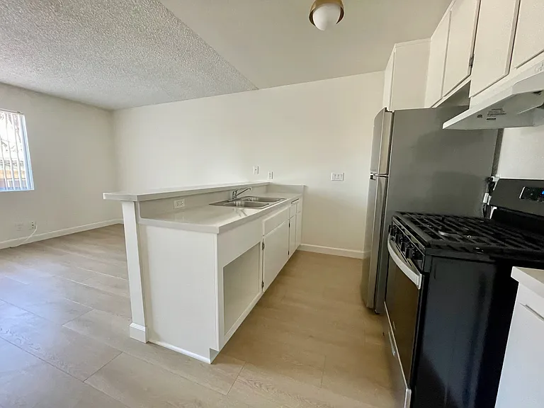 122 S Occidental Blvd #10 — Photo 3