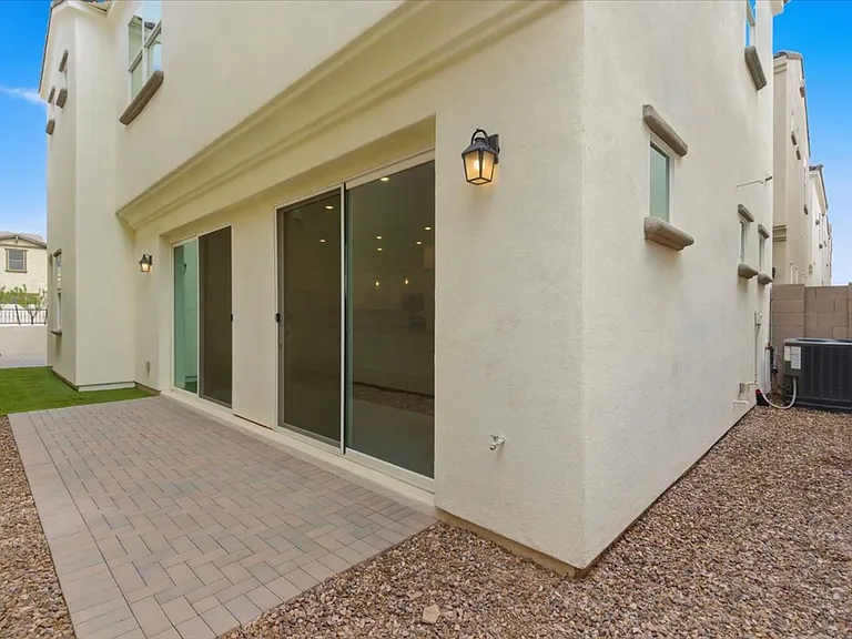 265 E Balsam Dr — Photo 40