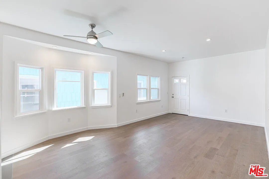 2 bed, 1.5 bath, $5,000 — Photo 4