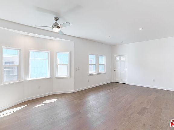 4th image of 31 Breeze Ave #B