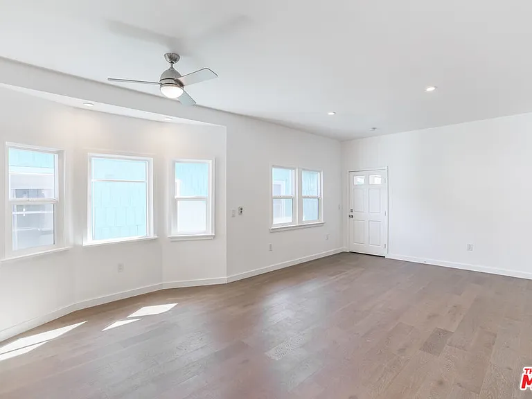 31 Breeze Ave #B — Photo 4