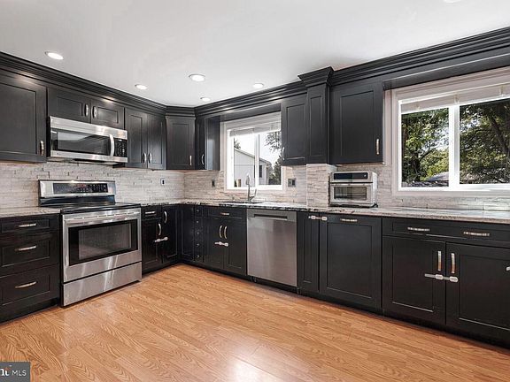 3rd image of 4300 Zircon Rd