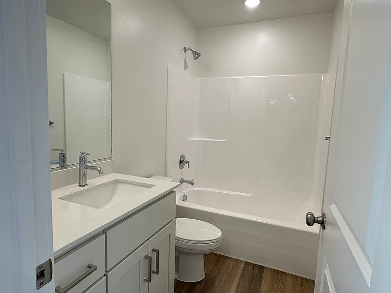 712 W 575 N — Photo 24