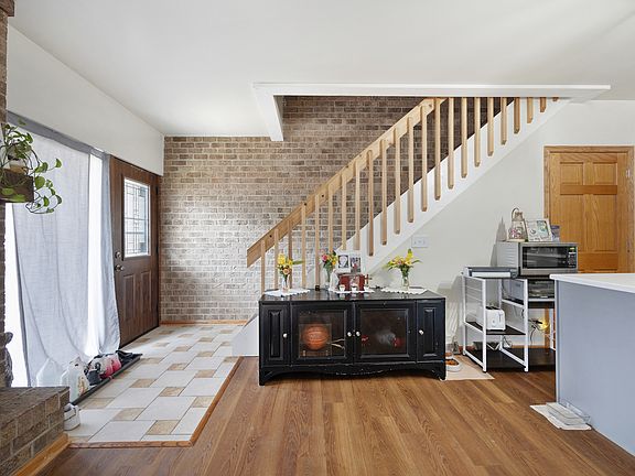 3rd image of 304 Kenneth Cir