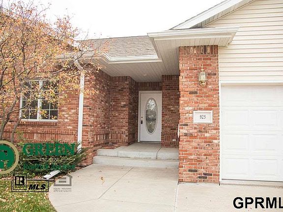 2nd image of 925 Saint Andrews Ct