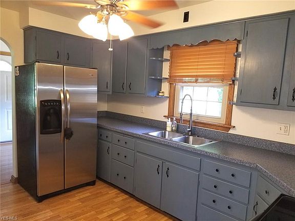 4th image of 1543 N Lincoln Ave
