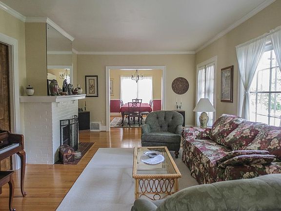 5th image of 65 Hillcrest Blvd