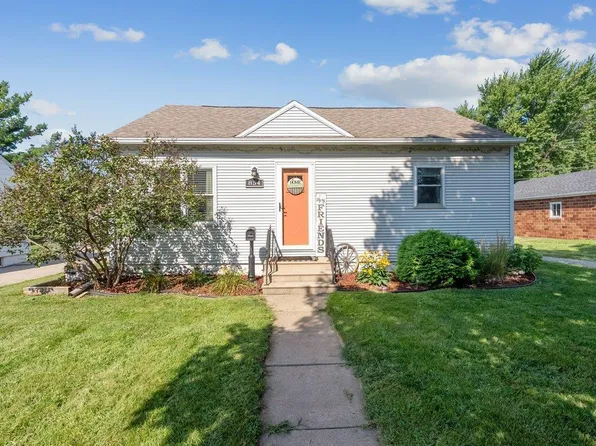 854 Maxwell St, Waterloo, IA 50701