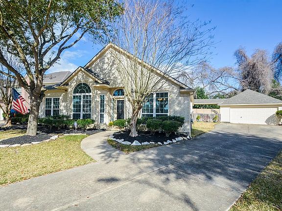 2nd image of 3806 Grand Oak Ct