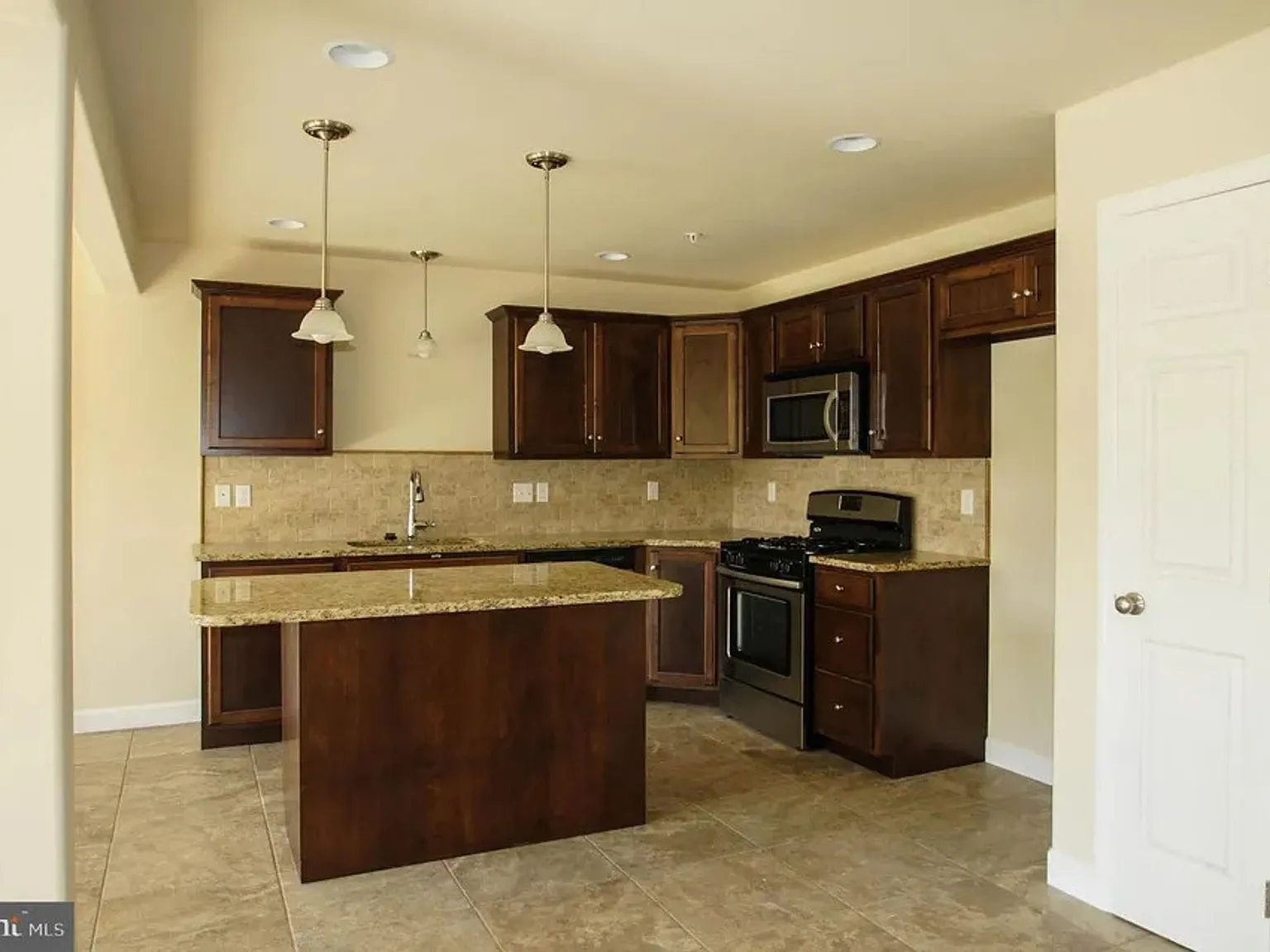 1226 Beaumont Ave, Temple, Pa 19560 — Photo 2