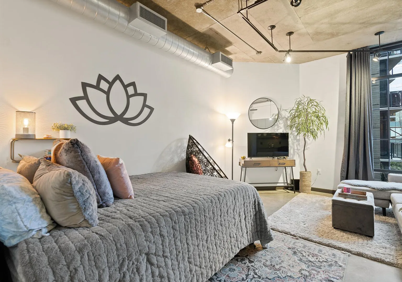 **Furnished** Streetcar Lofts Studio W/Parking/Storage/Juliette Balcony/Fitness Center/Courtyard ... — Photo 2