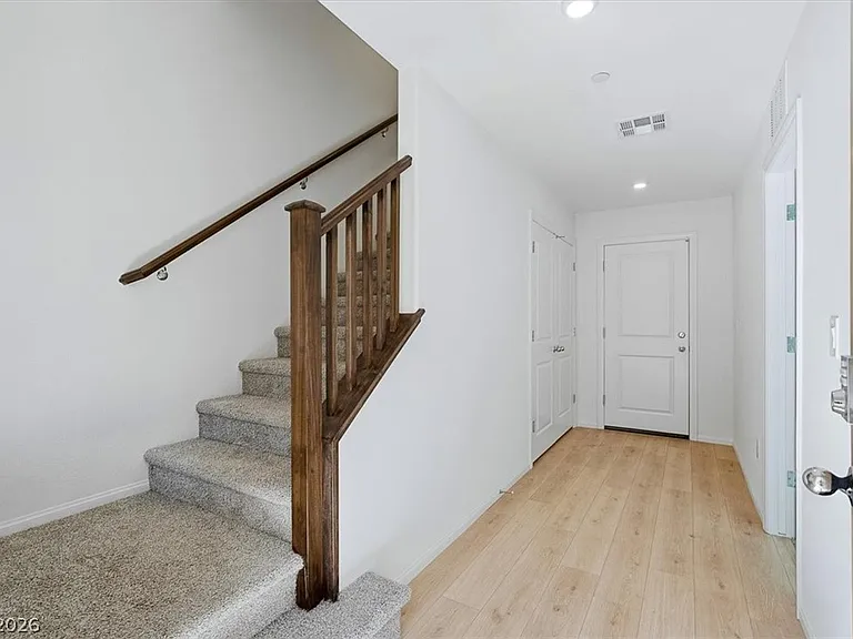 8667 Luxuriant Ave — Photo 18