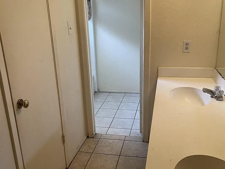 708 Carol Lynn Dr — Photo 9