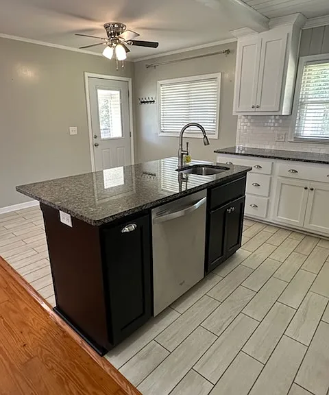 102 McCormick Ave — Photo 2