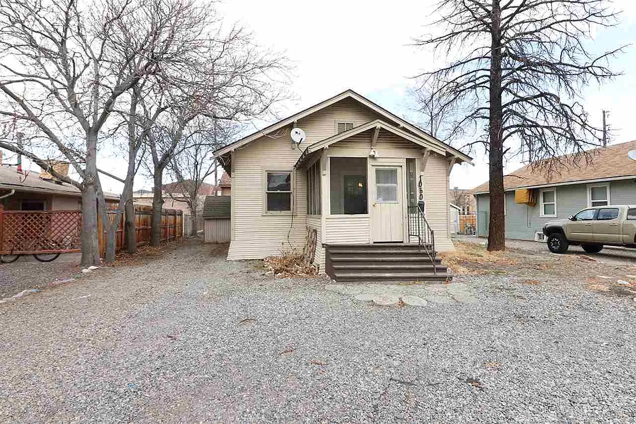 2 bed, 816 sqft, $1,300 — Photo 2