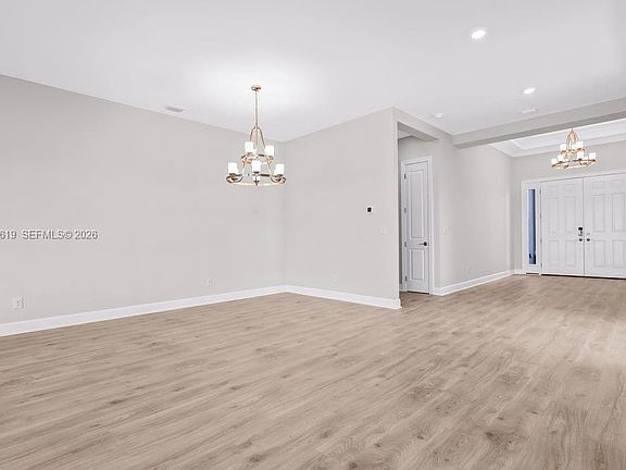 3rd image of 26909 Victoria Pl