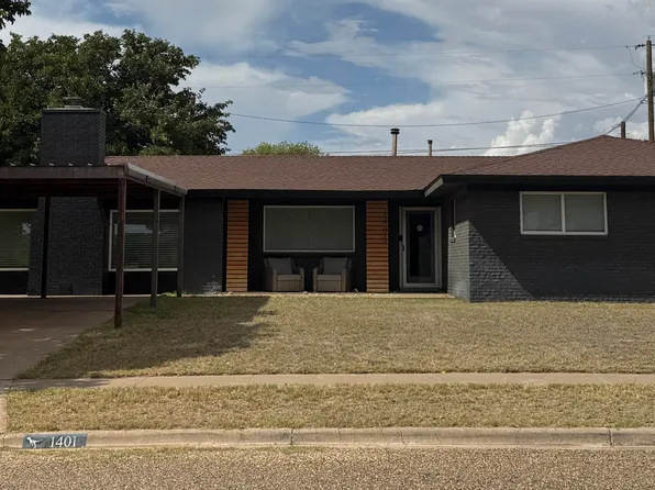 1401 3rd St, Plains, TX 79355