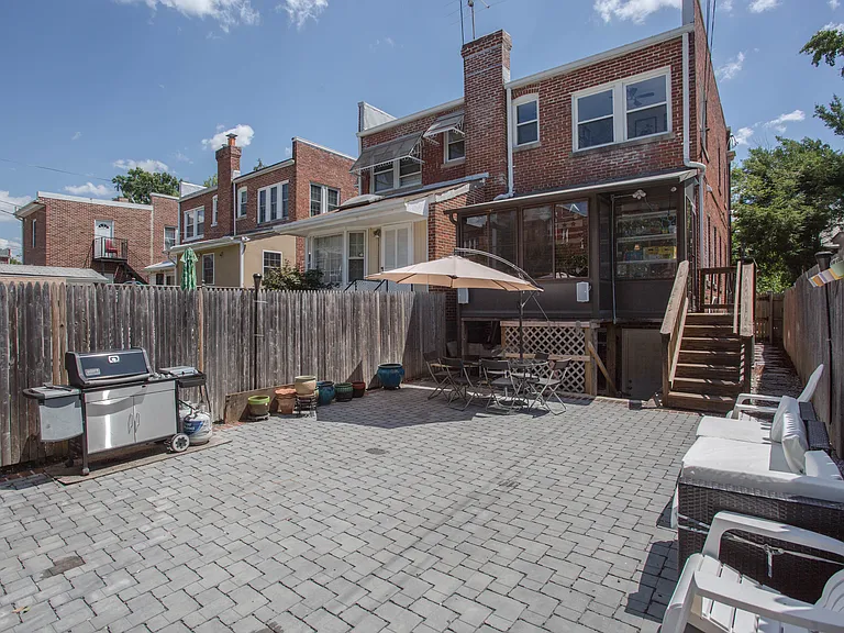 821 Tewkesbury Pl NW — Photo 44