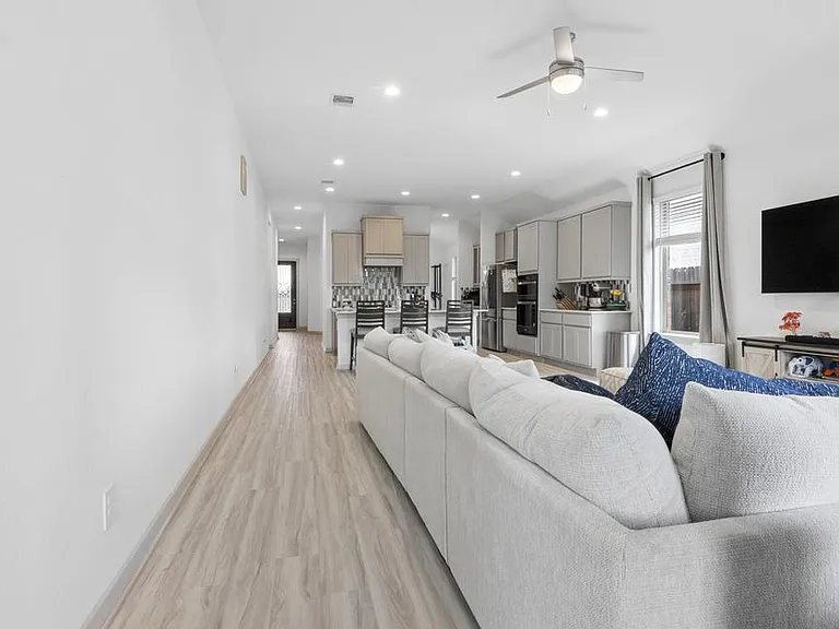 28335 Halle Ray Dr — Photo 12