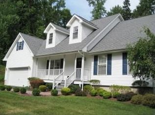 25 Daisy Ln, Poughkeepsie, NY 12603