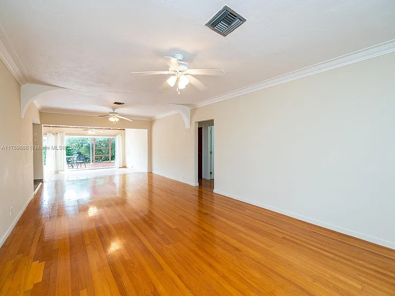 9441 Byron Ave — Photo 17