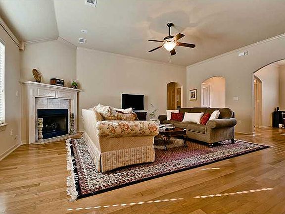 5th image of 3701 W Providence Dr