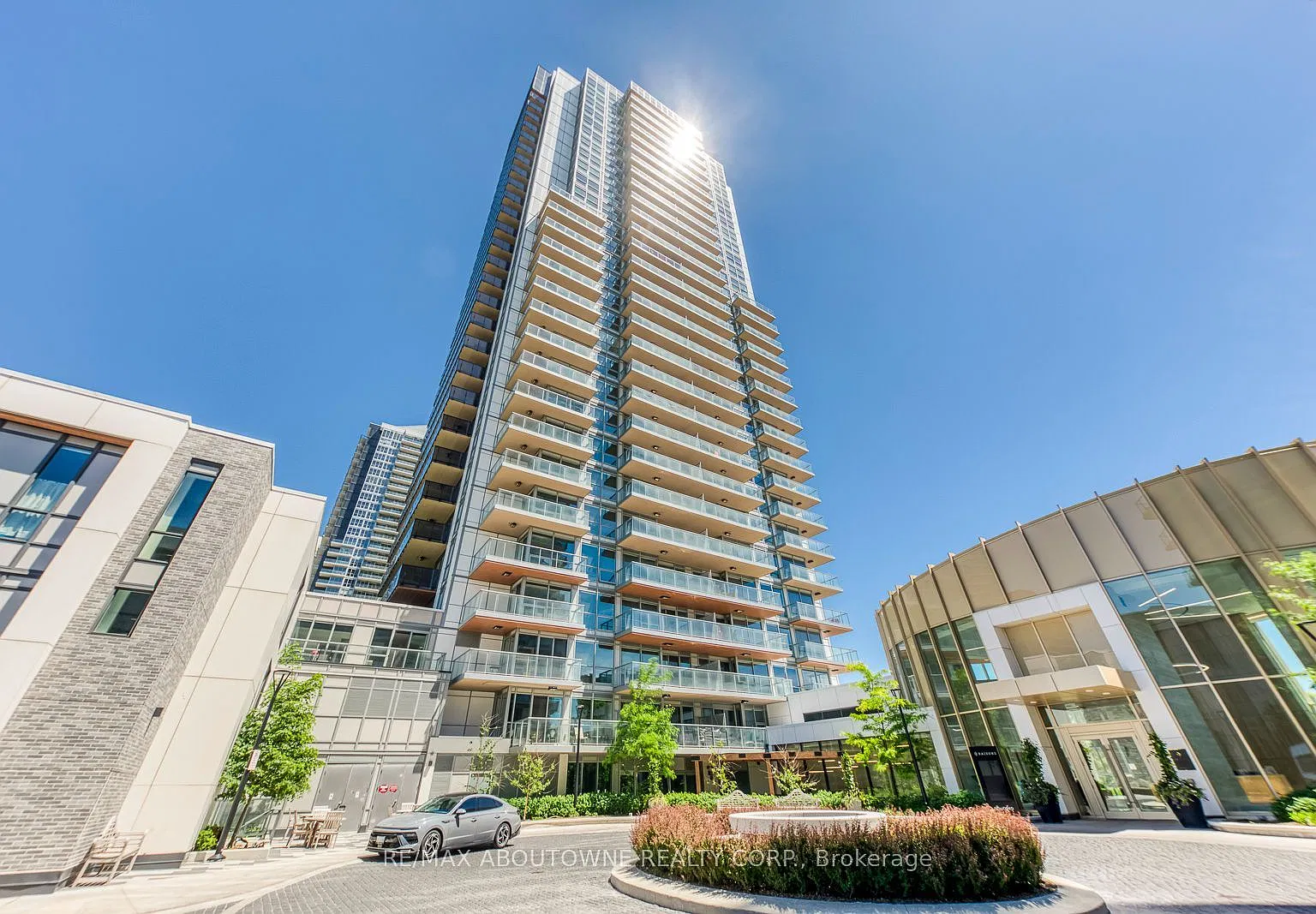 27 McMahon Dr — Photo 1