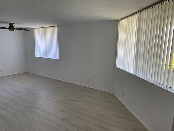 2nd image of 2218 N Beachwood Dr #202