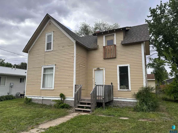 816 W 4th St, Canton, SD 57013