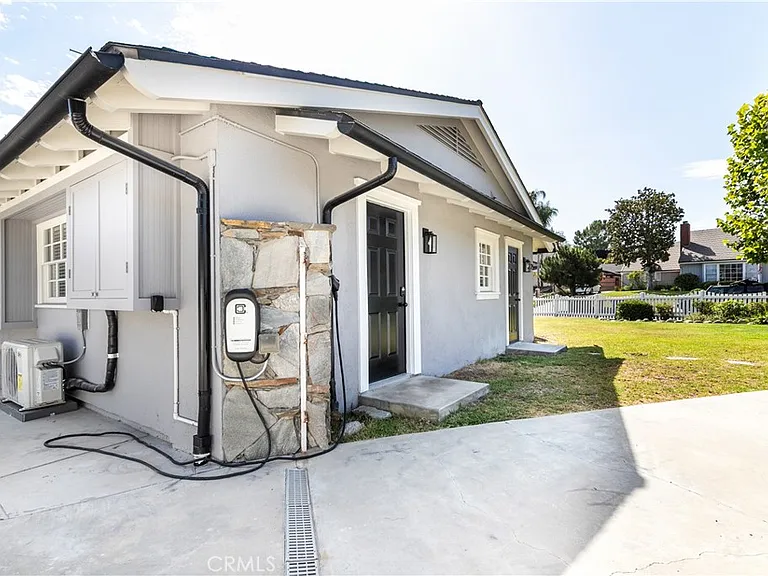 5227 Beckford Ave — Photo 12