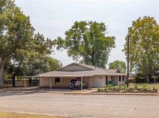 800 Pine St #802, Hearne, TX 77859