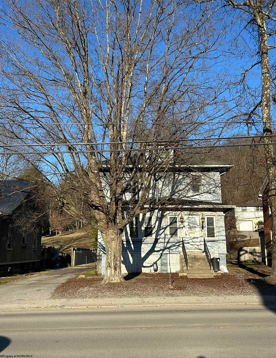 635 S Main St photo 1