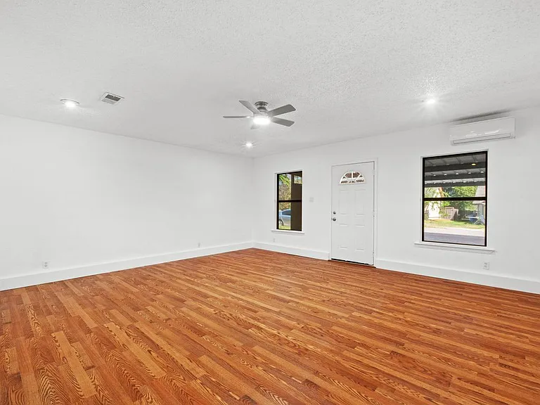 13934 Mission Valley — Photo 17