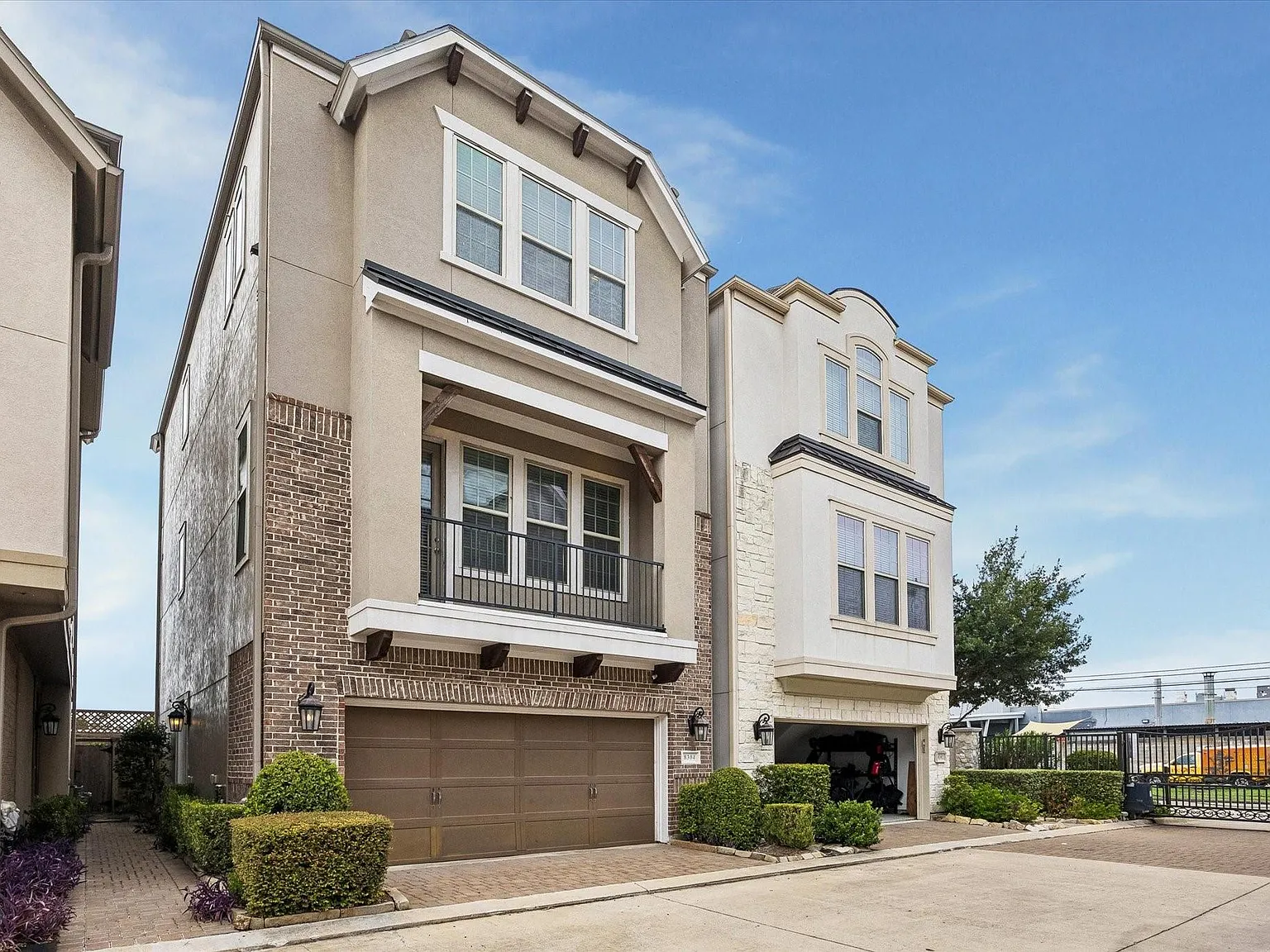 3 bed, 3.5 bath, 2476 sqft, $3,600 — Photo 2