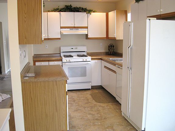 4th image of 15 Dogwood Ln