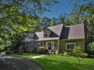 33 Schoolside Ln, Guilford, CT 06437