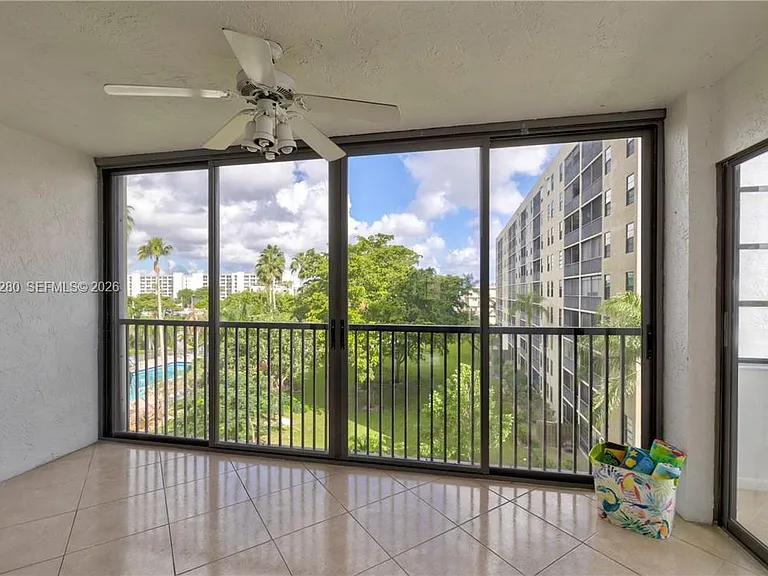 2205 S Cypress Bend Dr #508 — Photo 1