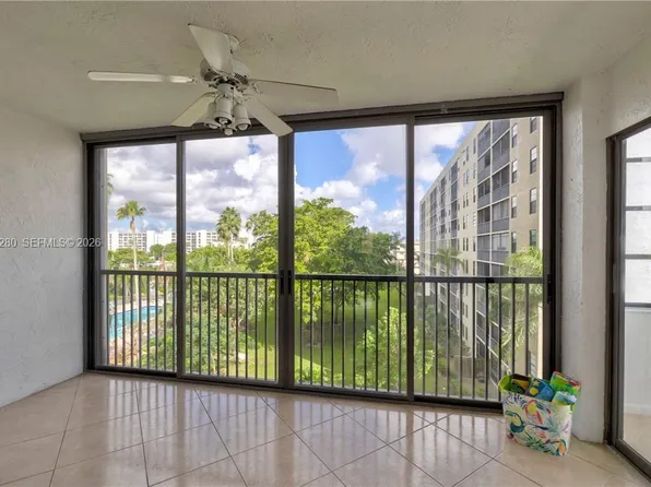2205 S Cypress Bend Dr APT 508, Pompano Beach, FL 33069