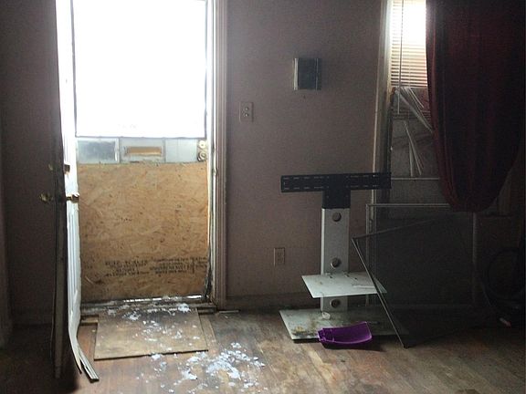 2nd image of 9930 Whitcomb St