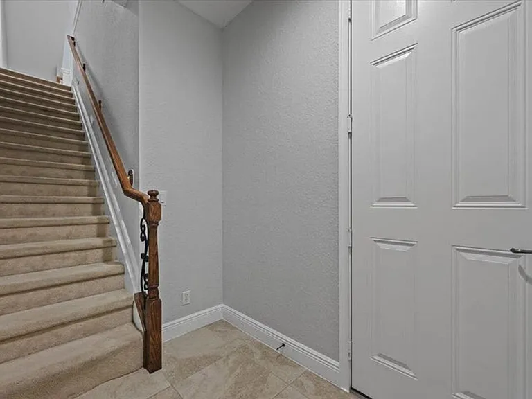 4902 Vine Cliff Way E — Photo 5
