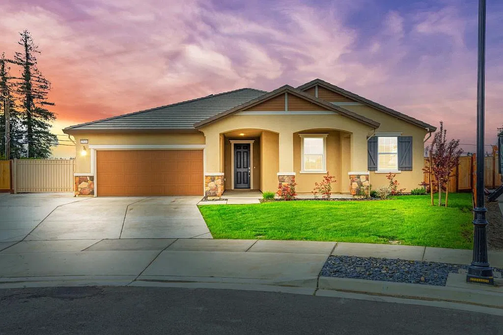 2521 Latour Ct — Photo 1