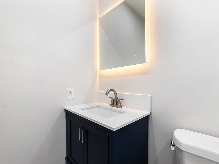 1138 S Grand View St — Photo 12