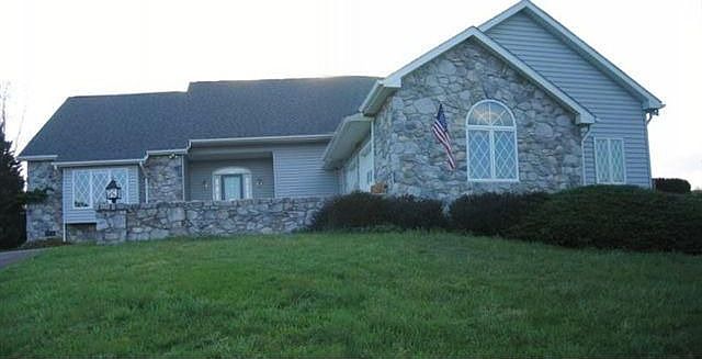 1st image of 61 Manor Dr